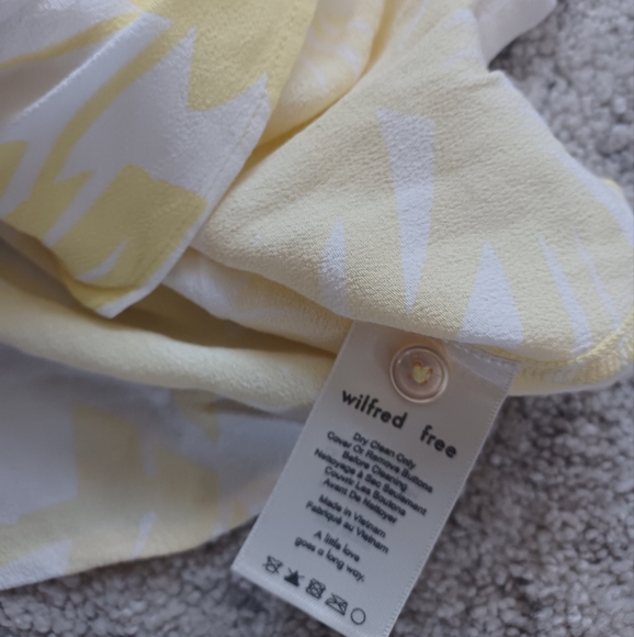 ARITZIA Front tie blouse - Picture 9 of 11